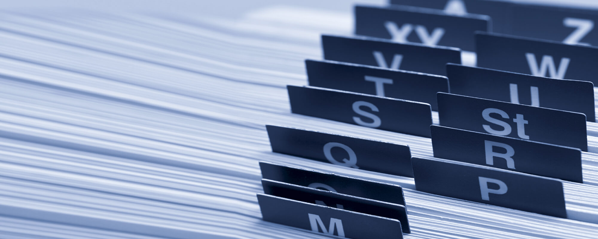 Visitenkartenindex | © shutterstock / Gena96 Nahaufnahme eines Visitenkartenindexes.