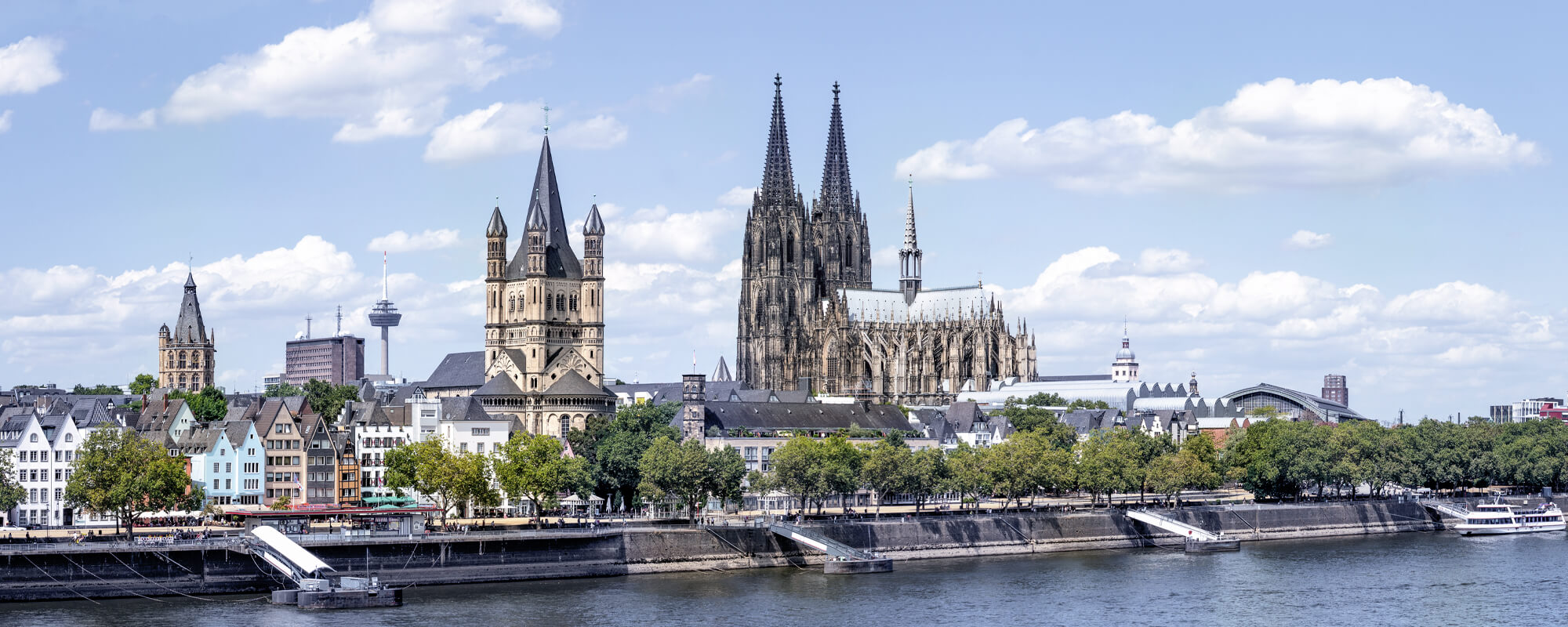 Skyline von Köln mit Blick auf den Kölner Dom. 