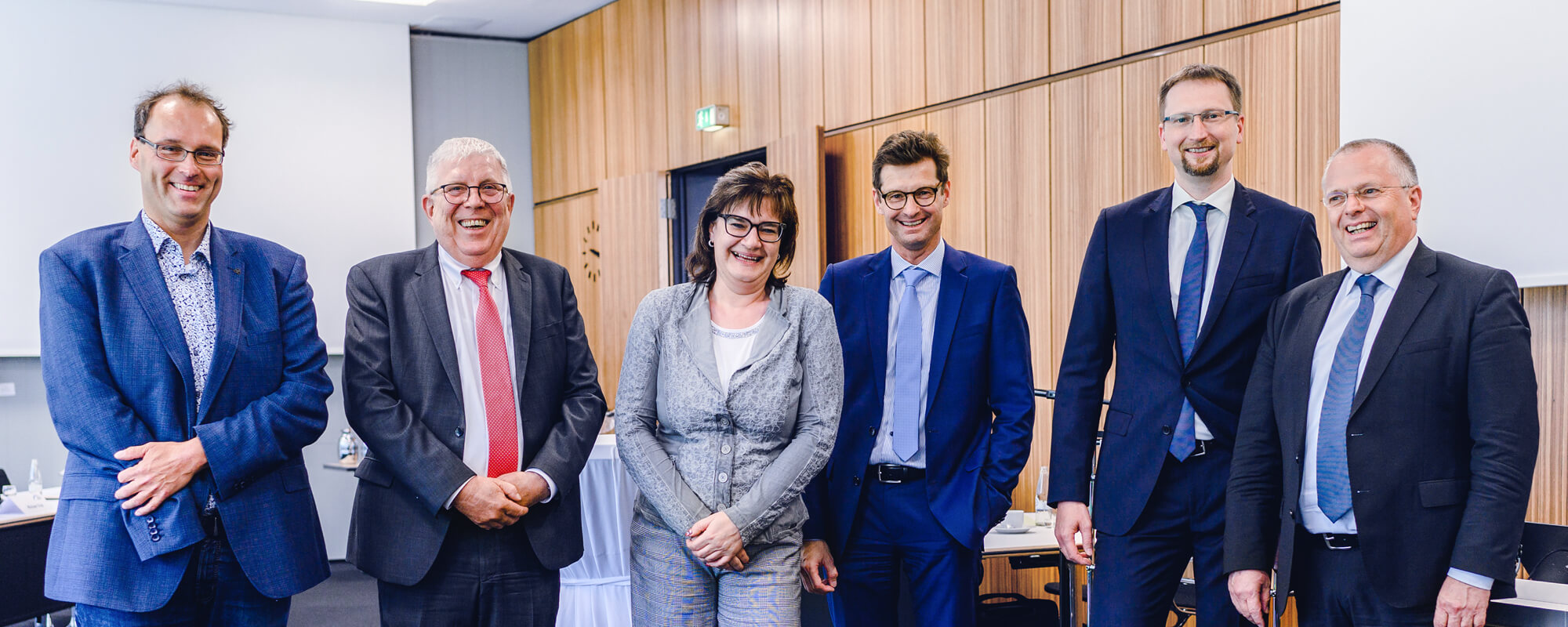 Einige Mitglieder des Vorstands der BIH auf einem Gruppenfoto. 