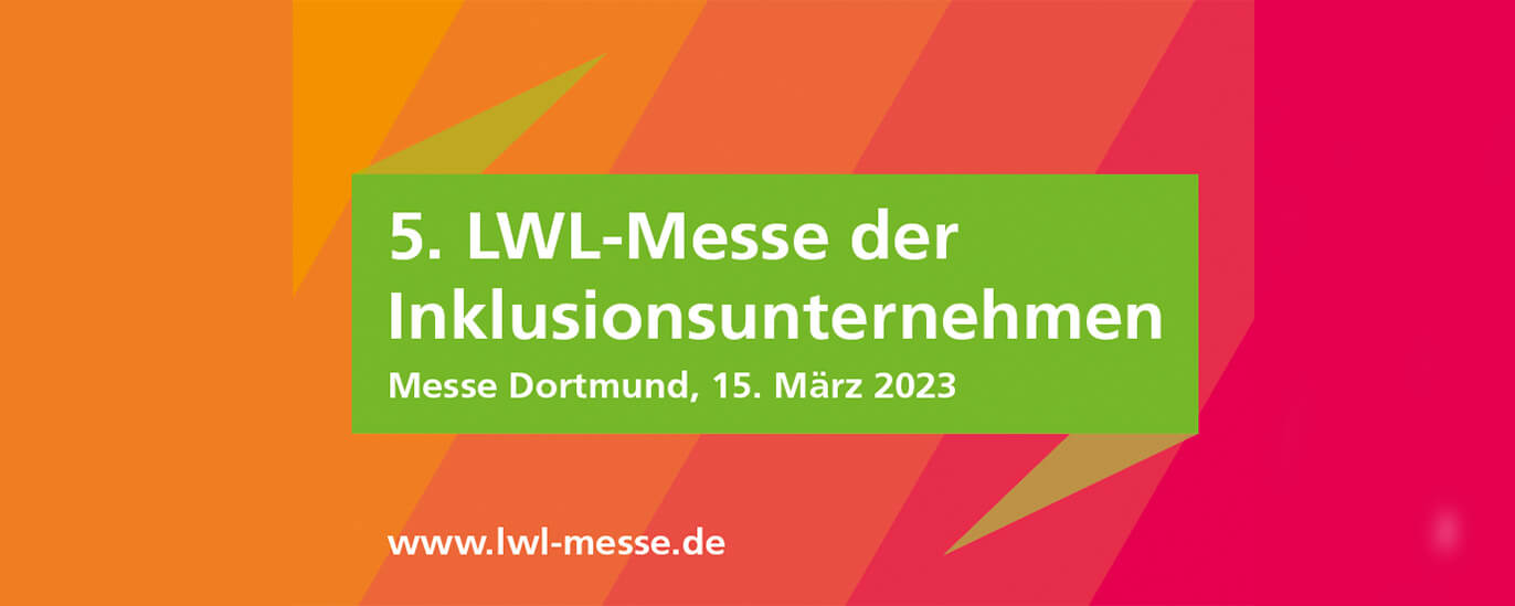 Die Grafik zeigt ein grünes Banner auf orangenem Grund mit der Aufschrift „5. LWL-Messe der Inklusionsunternehmen. Messe Dortmund, 15. März 2023“