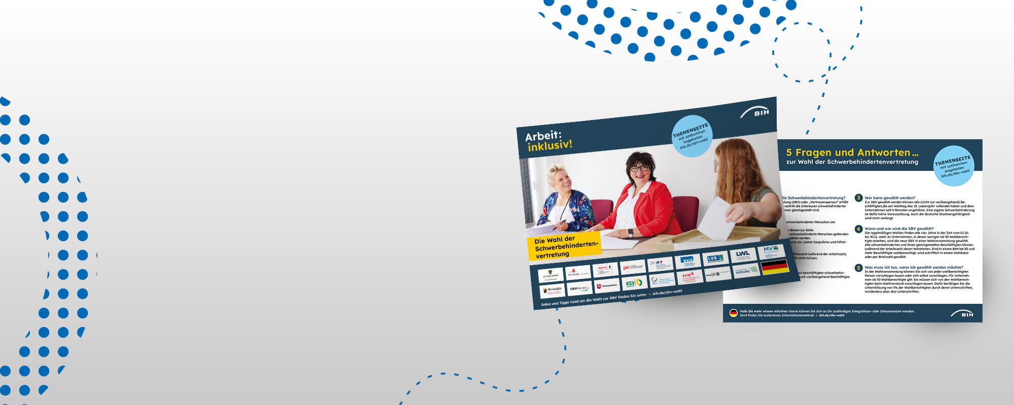 Vor einem grauen Hintergrund mit blauen Linien sind auf der rechten Seite die Vorder- und Rückseite eines Infoflyers zur SBV-Wahl zu sehen. Auf der Vorderseite steht in dicker schwarzer Schrift auf Gelb: „Die Wahl der Schwerbehindertenvertretung“.