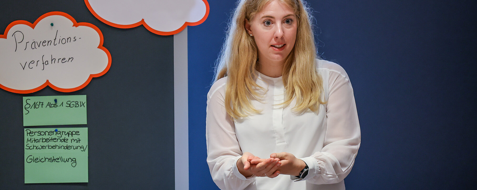 Zukunftswerkstatt der BIH 2023 | © Rupert Oberhäuser Aufnahme einer Moderatorin eines Workshops auf der Zukunftswerkstatt 2023