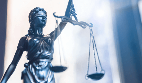 Aktuelle Urteile Statue von Justitia.