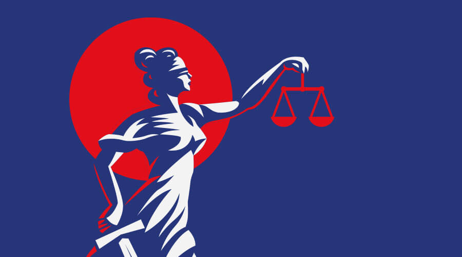 Aktuelle Urteile Statue der Justitia vor blauem Hintergrund mit rotem Kreis.