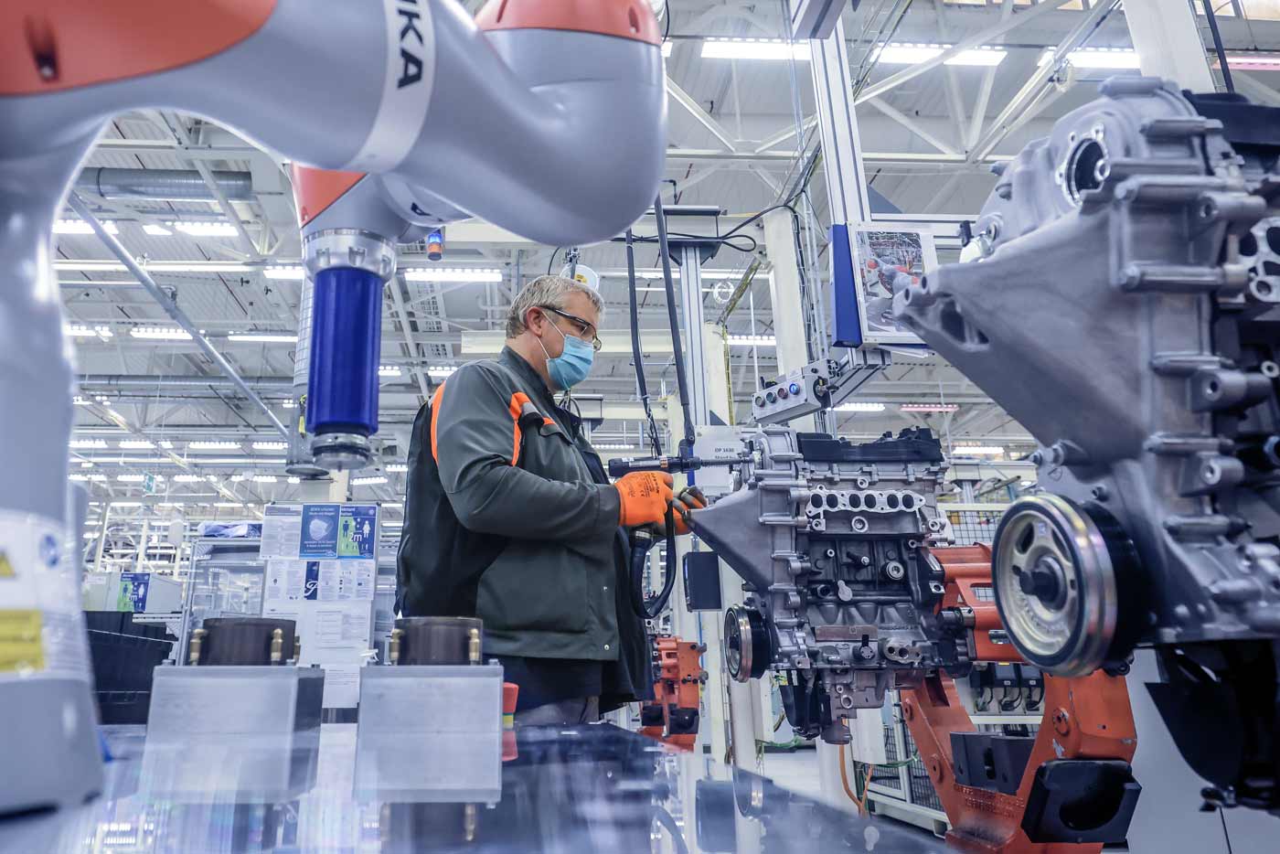 Ford-Mitarbeiter Dietmar Brauner bei der Arbeit