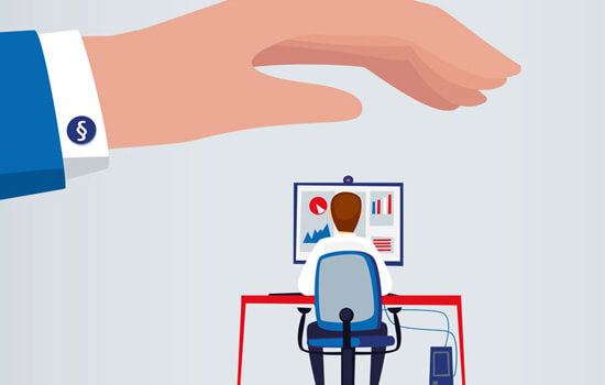 Eine schützende Hand wird über einen Schreibtisch mit Mitarbeitergehalten (Illustration)