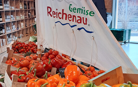 Auf dem Bild sieht man Gemüsesorten im Laden von Gemüse Reichenau.
