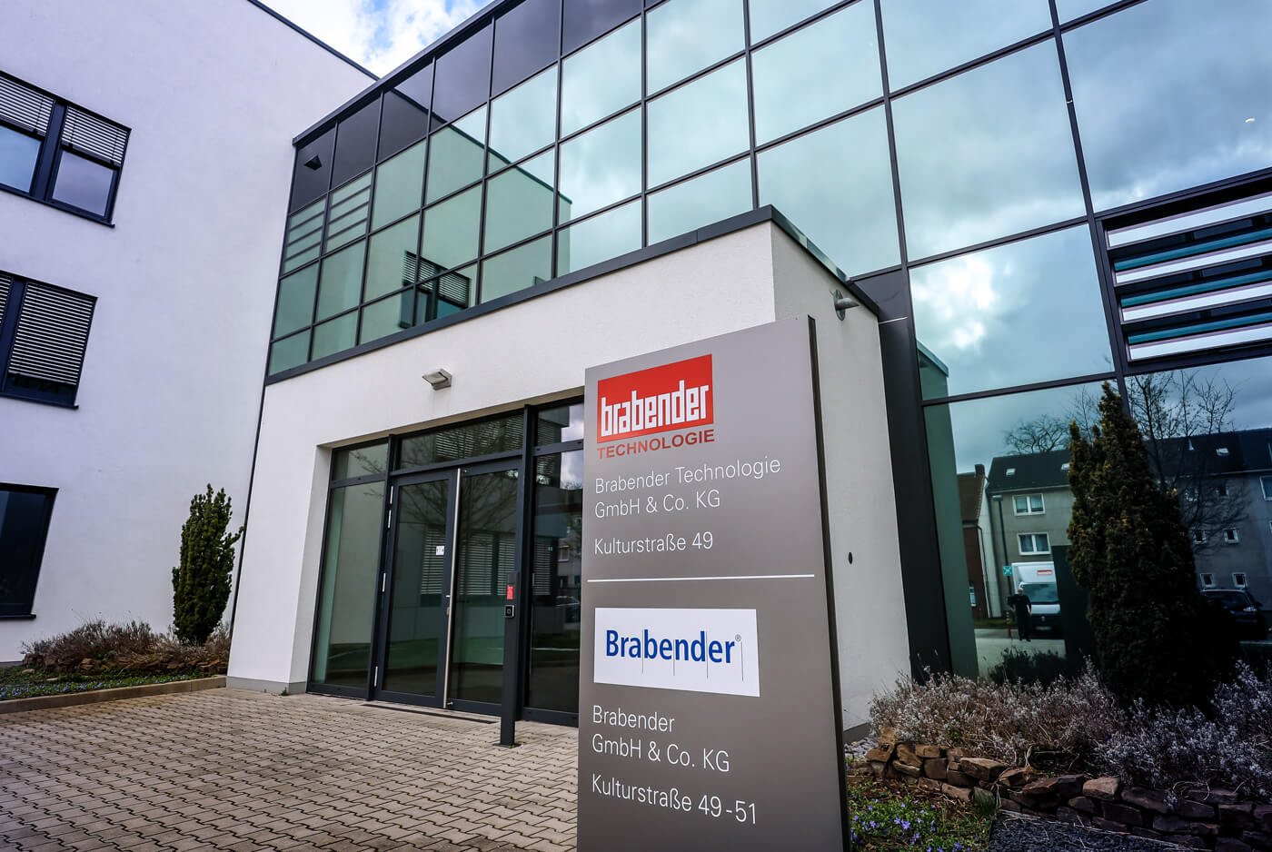 Die Brabender GmbH & Co. KG ist ein welttätiger Hersteller von Mess- und Verfahrenstechnik für die Nahrungs-, Futtermittel- und Kunststoffindustrie.
