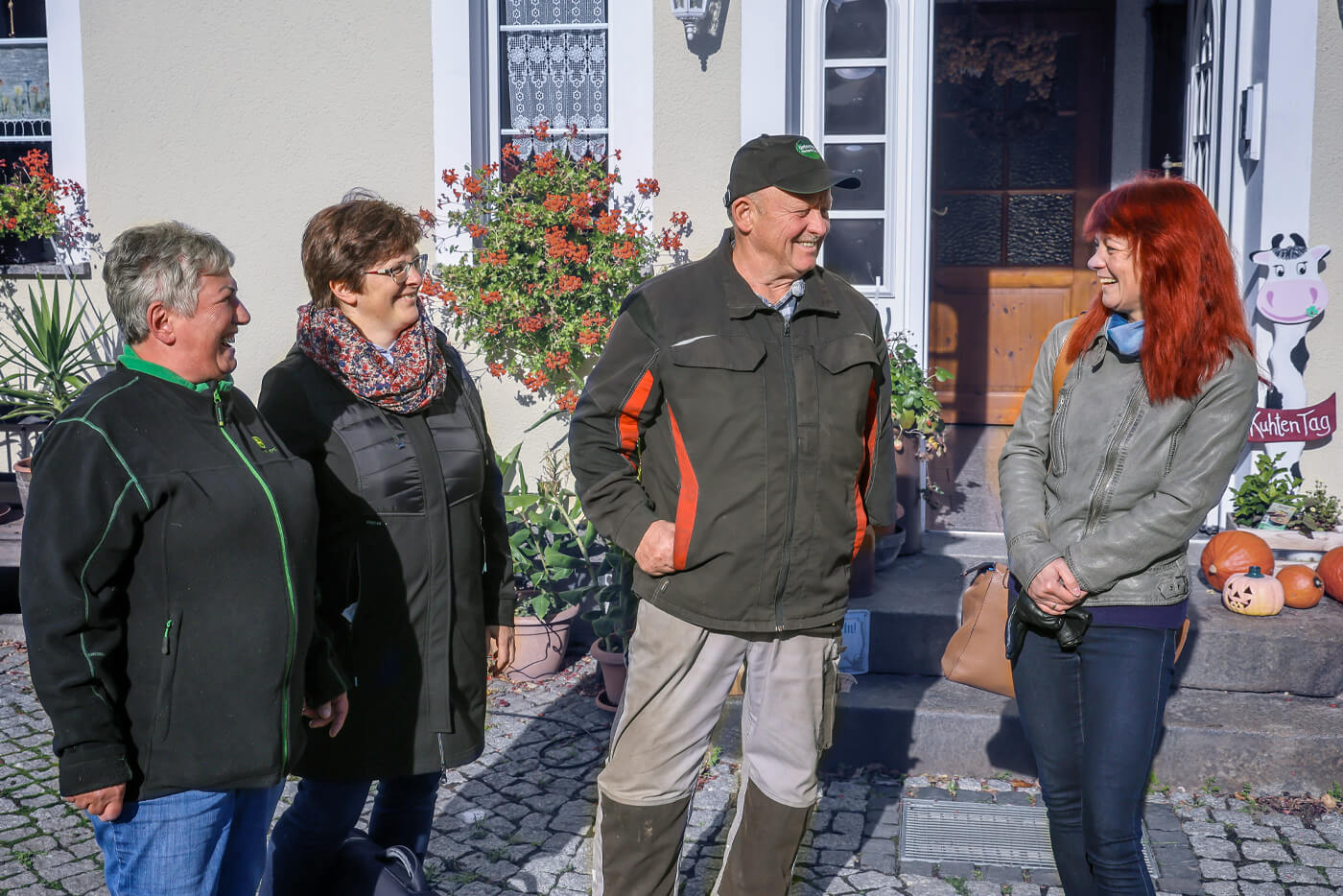 Das Ehepaar Leubner im Gespräch mit Jana Hanke-Andrich und Andrea Hübler.