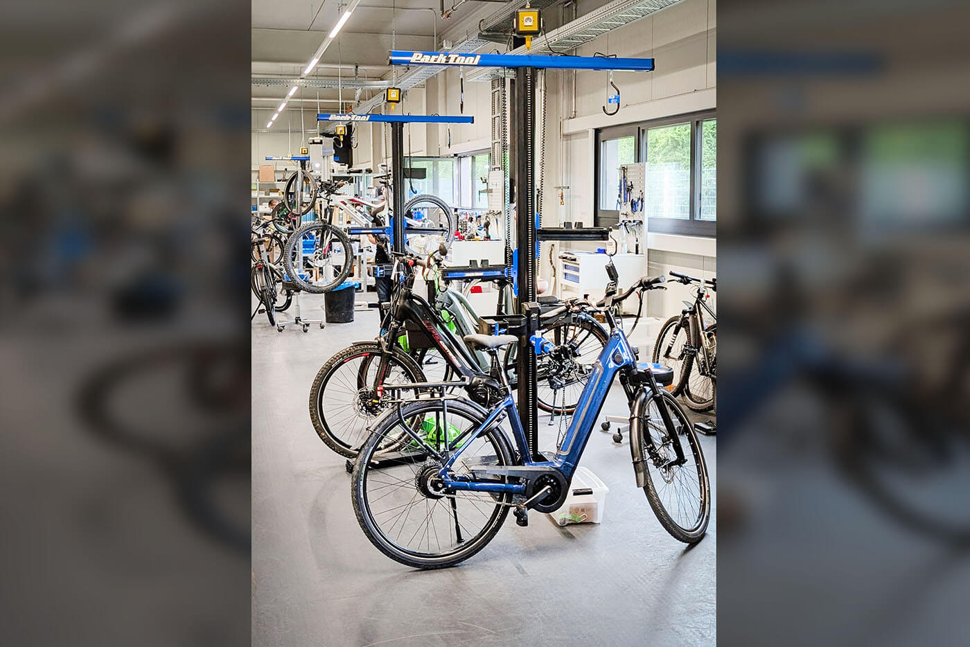 Ein Montageplatz in einer Fahrradwerkstatt