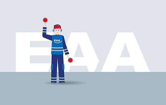 Ein Lotse hinter dem der Schriftzug EAA sichtbar ist