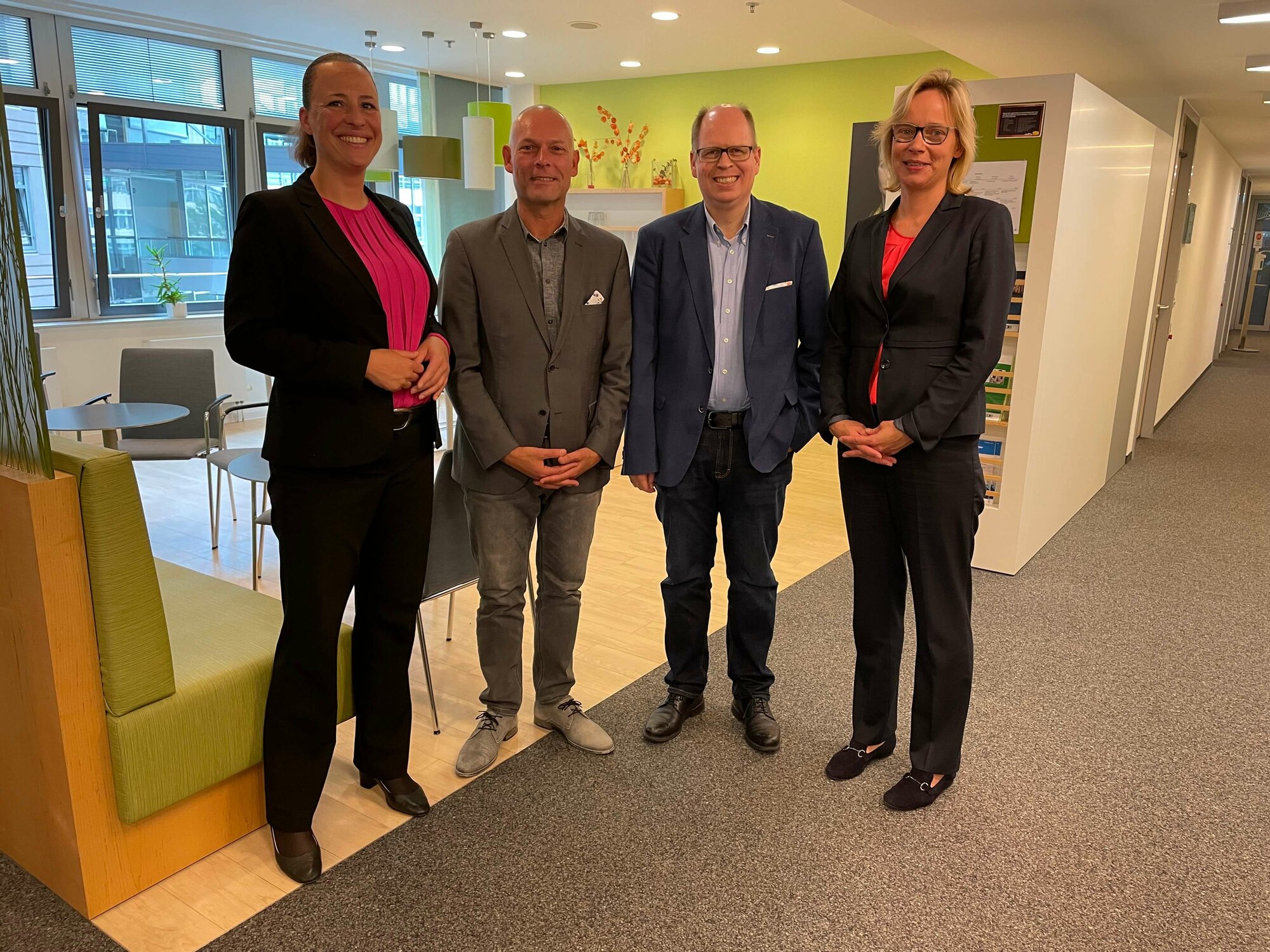 Zusammenarbeit BA, LVR und LWL | Michael Sturmberg / LVR Wollen ihre gute Zusammenarbeit auch künftig intensiv fortsetzen (v.l.n.r.): Bianca Cristal, Geschäftsführerin Arbeitsmarktmanagement der Regionaldirektion NRW der Bundesagentur für Arbeit, Dirk Lewandrowski, LVR-Dezernent Soziales, Johannes Chudziak, LWL-Dezernent Soziales, sowie Dr. Alexandra Schwarz, LVR-Dezernentin Schulen, Inklusionsamt, Soziale Entschädigung.