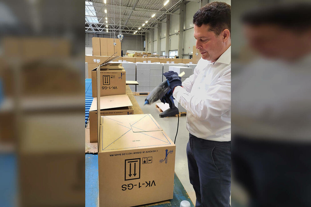 Referatsleiter Christian Hartmann bei der Arbeit in der Werkstatt für behinderte Menschen (WfbM) der Gemeindediakonie in Mannheim